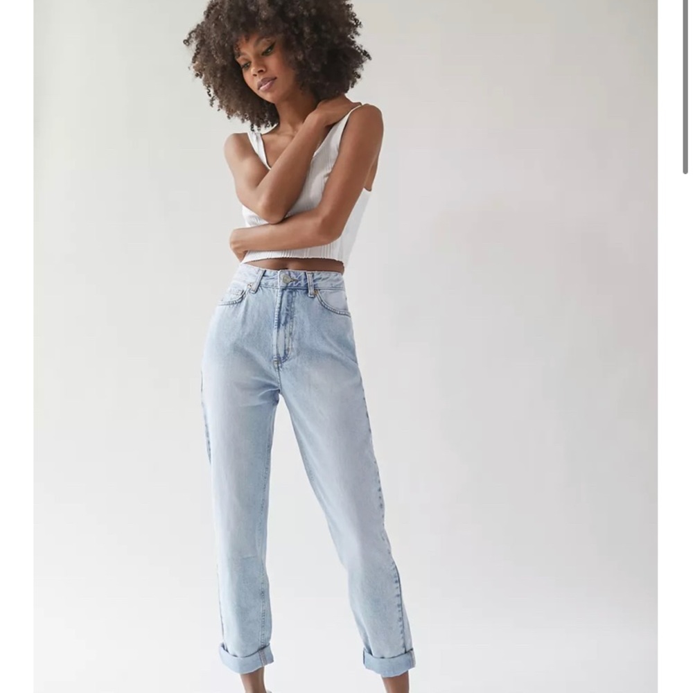 BDG High-Waisted Mom Jean – Bleached Light Wash